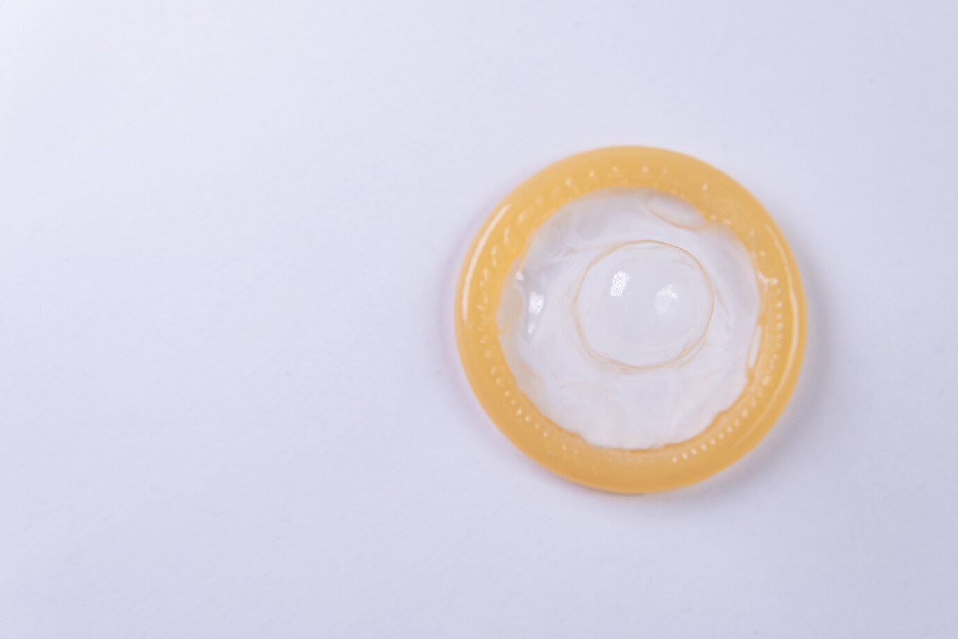 rozbalený prezervativ
