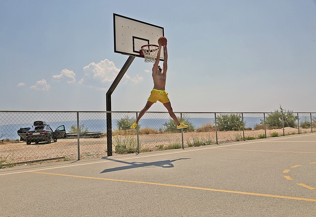 basketbal na slunci