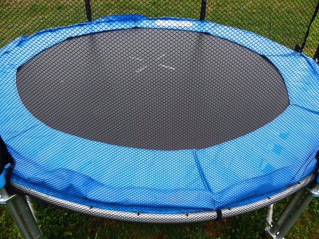 trampolina na zahradu